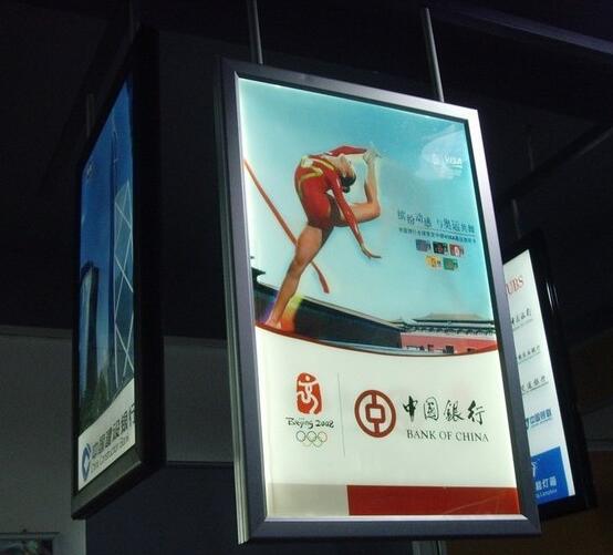 銀（yín）行燈箱