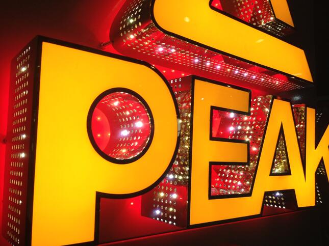 側衝孔雙麵發光字製作（zuò）