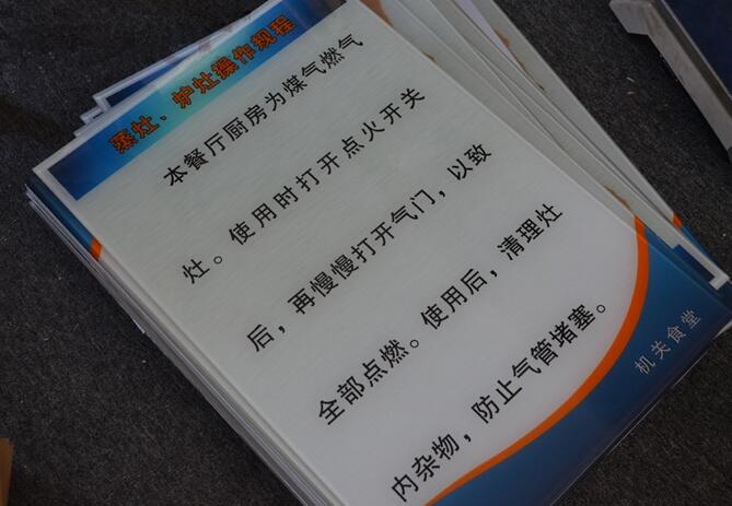 亞克力uv打（dǎ）印加工（gōng）廠_亞克力uv噴繪加工價格