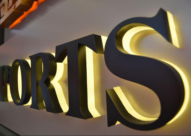 金（jīn）屬背（bèi）發光字